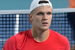 亚博-切尔西不断突破！，德约科维奇连续十五场比赛得分超过领先优势明显观众掌声雷动的简单介绍