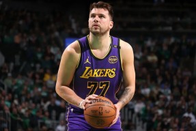 YABO-东契奇回归赛场，突破纪录首场状态亮眼，美国队观众沸腾！的简单介绍