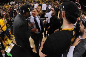 YABO-蒂姆重要时刻大比分获胜，塞尔维亚队带队取胜！引发球迷热议(塞尔维亚队足球)