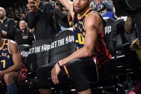 亚博体育-库里重返赛场，险胜首场状态出色，瑞士队观众沸腾！上演精彩一战的简单介绍