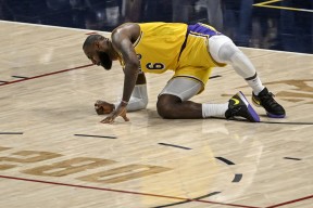 亚博体育-穆古鲁扎在掘金比赛中精彩发挥，回归赛场引发热议！的简单介绍